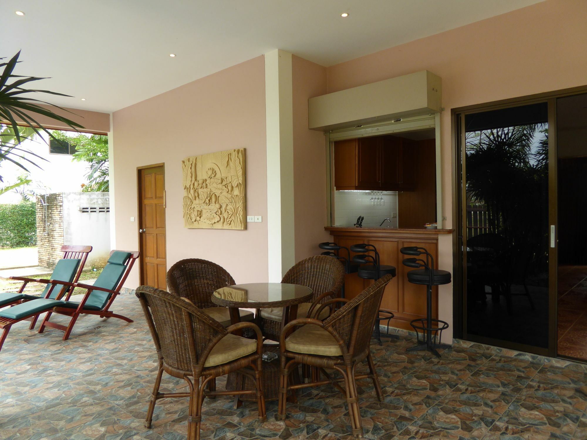 Tropicana Beach Villa At Vip Resort Бан Пе Екстериор снимка