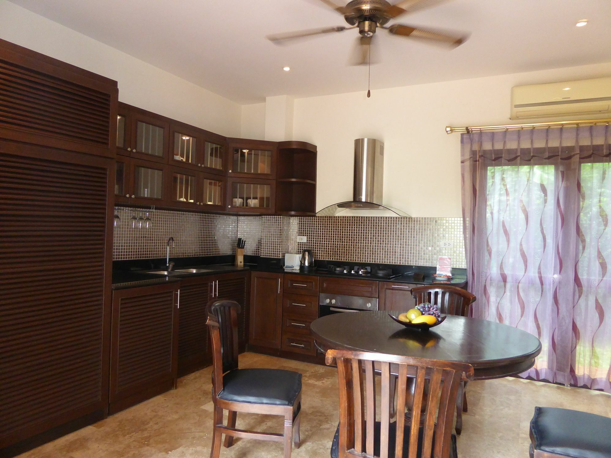 Tropicana Beach Villa At Vip Resort Бан Пе Екстериор снимка