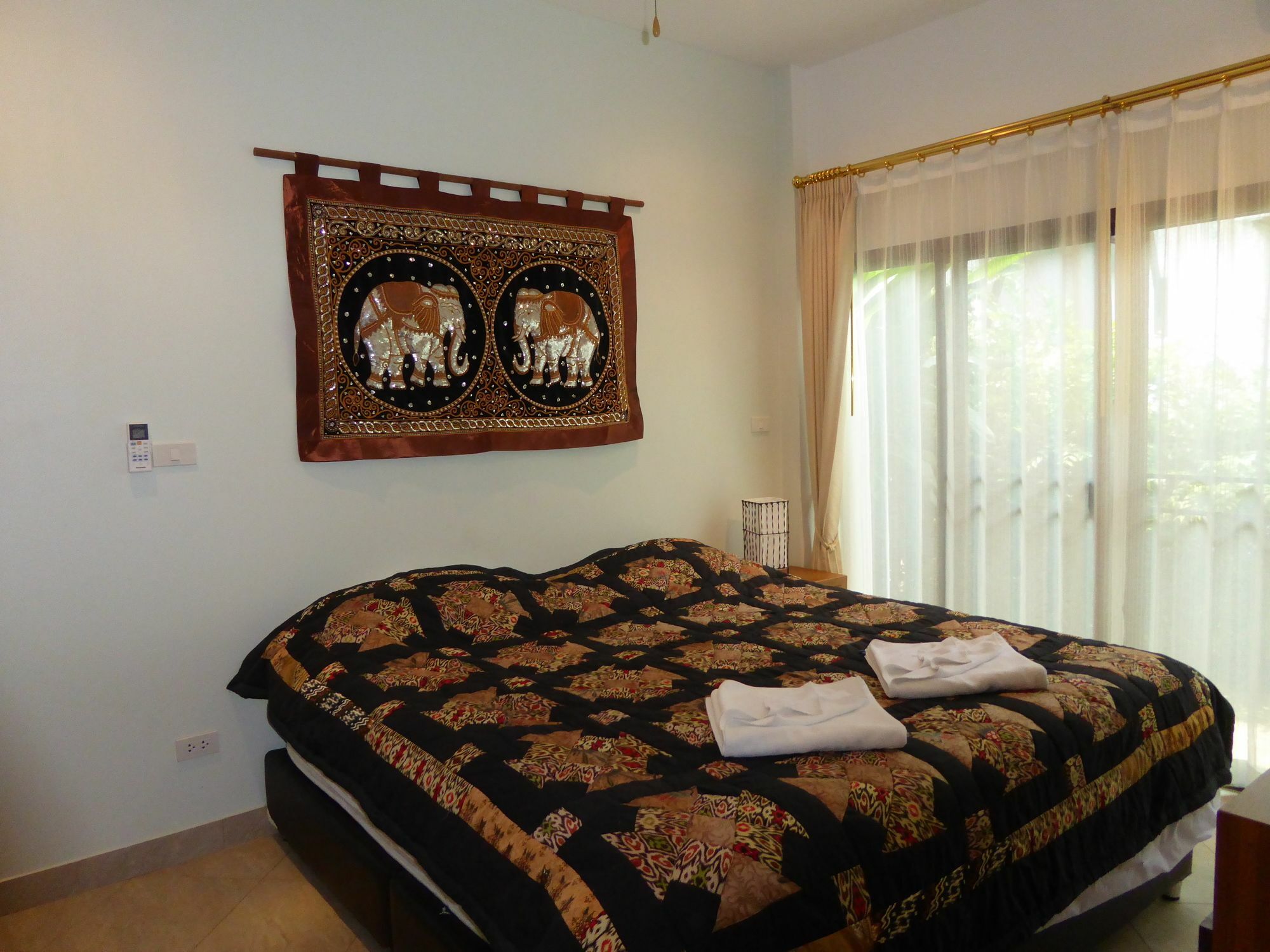Tropicana Beach Villa At Vip Resort Бан Пе Екстериор снимка