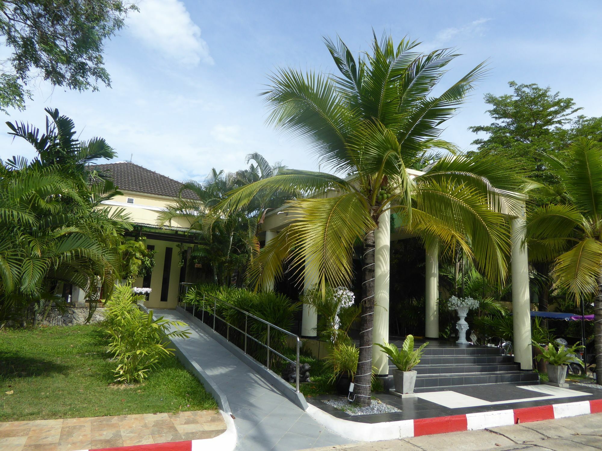 Tropicana Beach Villa At Vip Resort Бан Пе Екстериор снимка